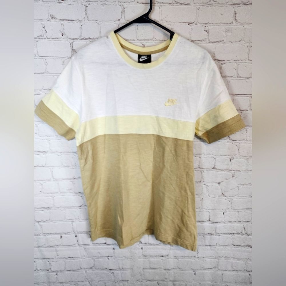 Men's Nike Shirt, size Medium